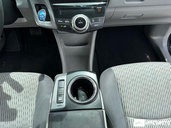 Toyota Prius Plus / V 41 interauto-car