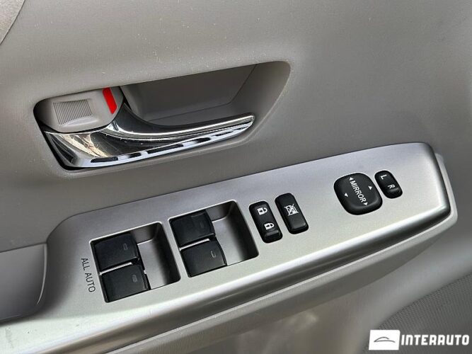 Toyota Prius Plus / V 43 interauto-car