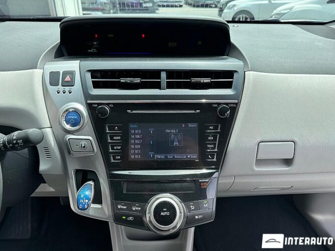 Toyota Prius Plus / V 40 interauto-car