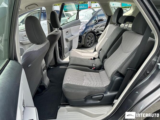 Toyota Prius Plus / V 44 interauto-car