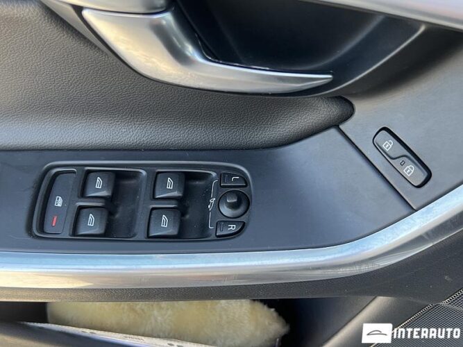 Volvo V 60 38 interauto-car