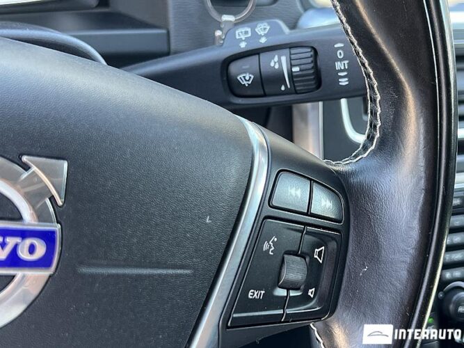 Volvo V 60 43 interauto-car