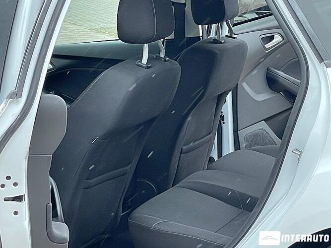 Ford Focus 39 interauto-car