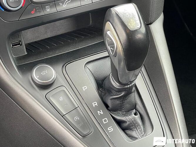 Ford Focus 38 interauto-car