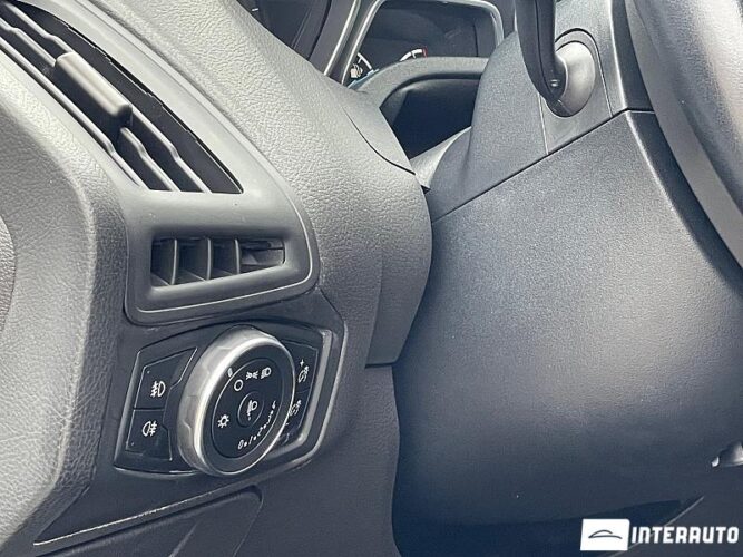 Ford Focus 31 interauto-car