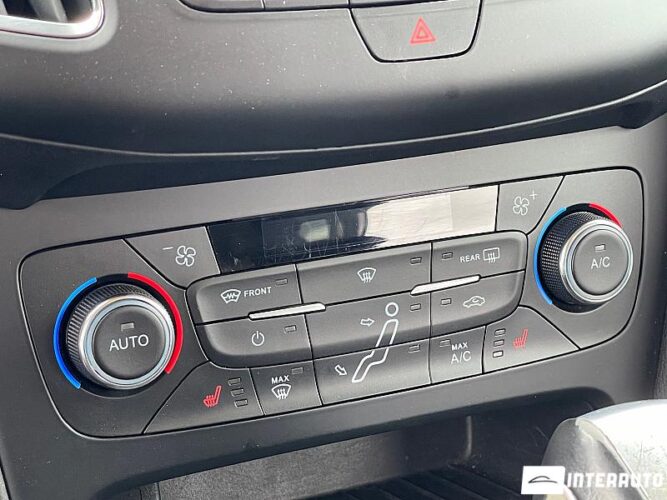 Ford Focus 37 interauto-car