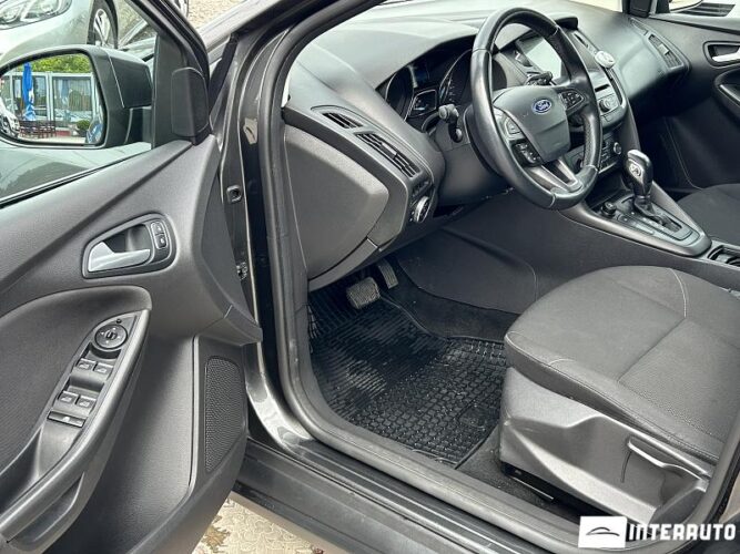 Ford Focus 33 interauto-car