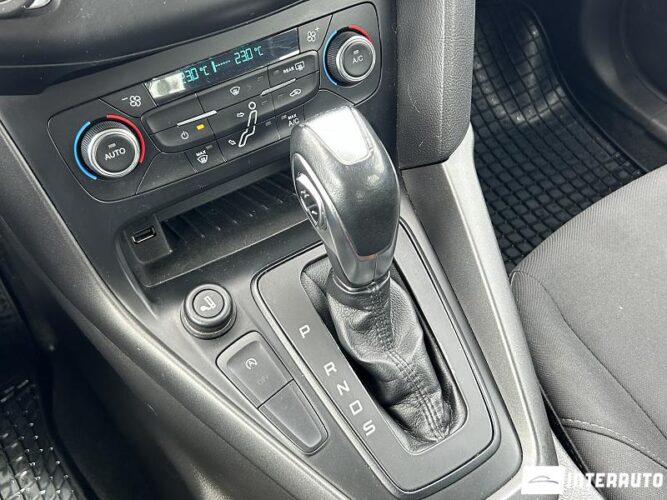 Ford Focus 41 interauto-car