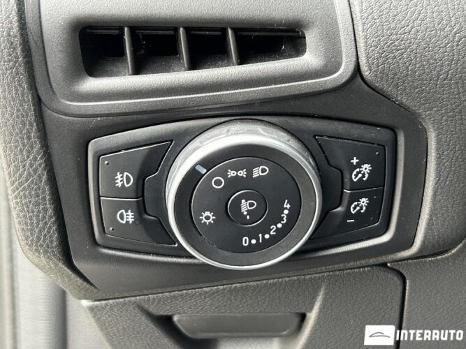 Ford Focus 37 interauto-car