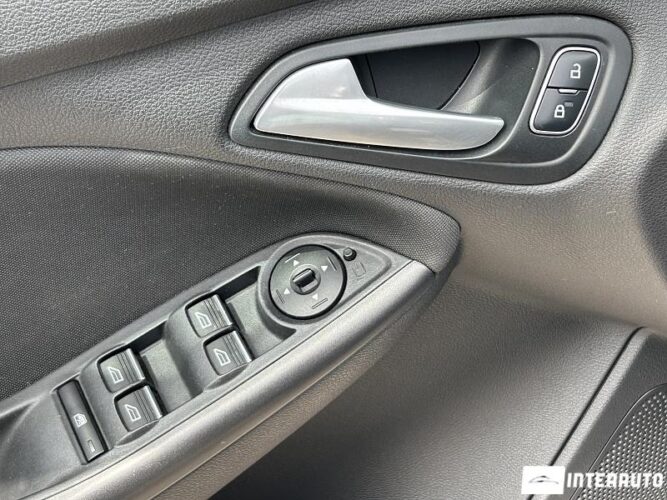 Ford Focus 34 interauto-car
