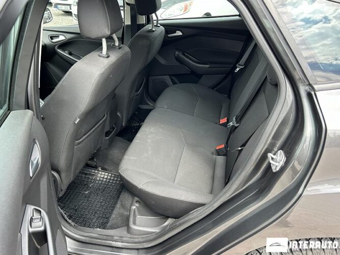 Ford Focus 43 interauto-car