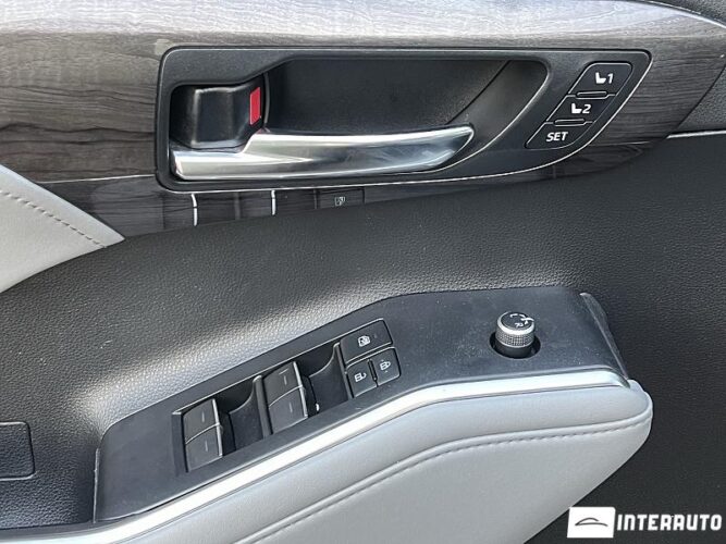 Toyota Highlander 43 interauto-car