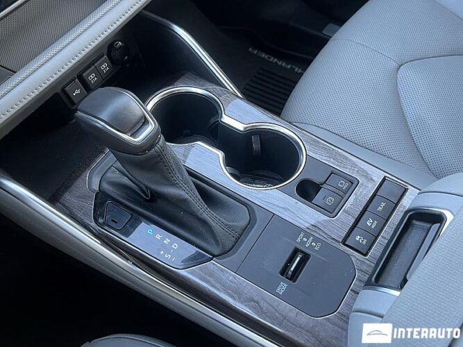 Toyota Highlander 51 interauto-car