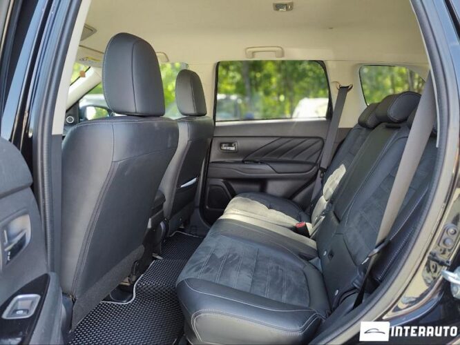 Mitsubishi Outlander 35 interauto-car