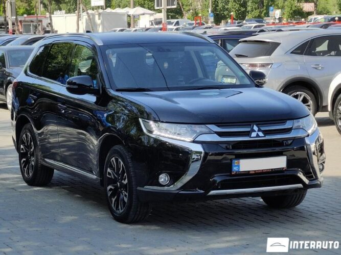 Mitsubishi Outlander 29 interauto-car