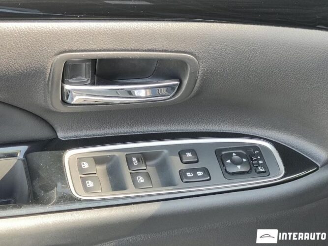 Mitsubishi Outlander 41 interauto-car