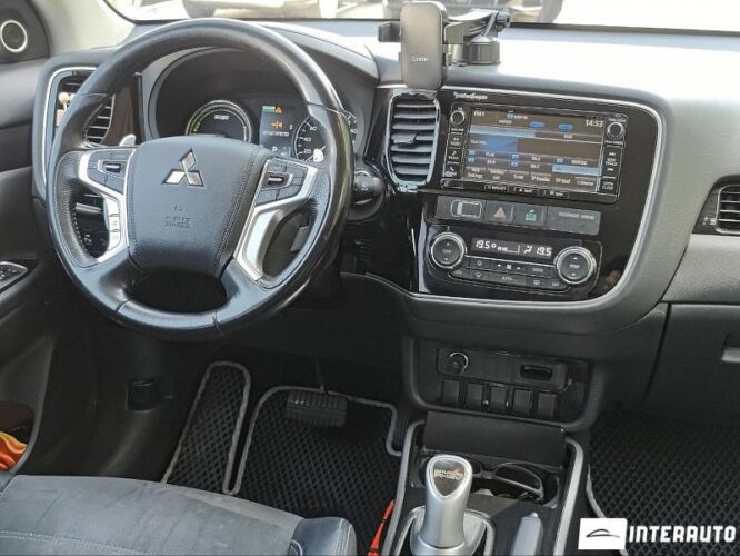 Mitsubishi Outlander 36 interauto-car