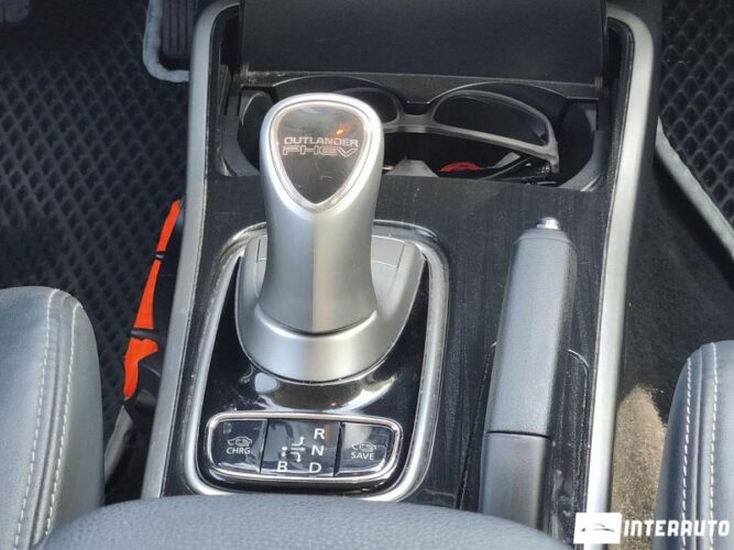 Mitsubishi Outlander 39 interauto-car