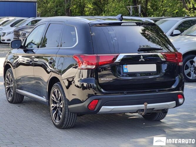 Mitsubishi Outlander 30 interauto-car