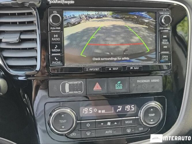 Mitsubishi Outlander 38 interauto-car