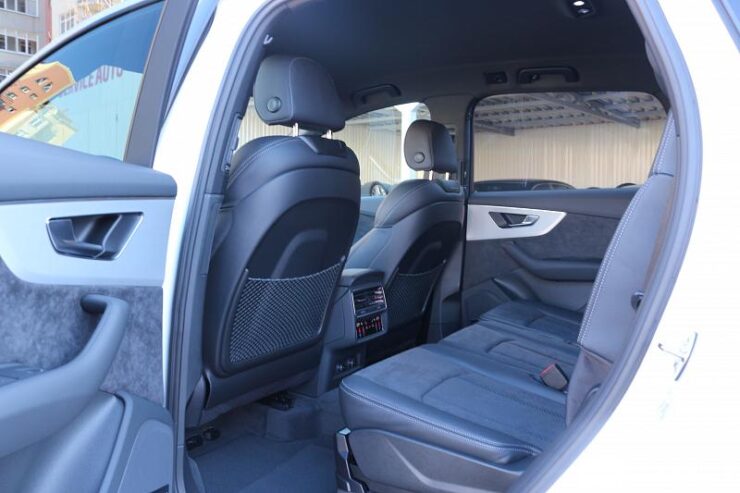 Audi Q7 47 interauto-car