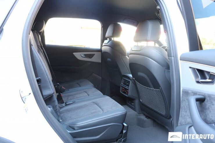 Audi Q7 45 interauto-car