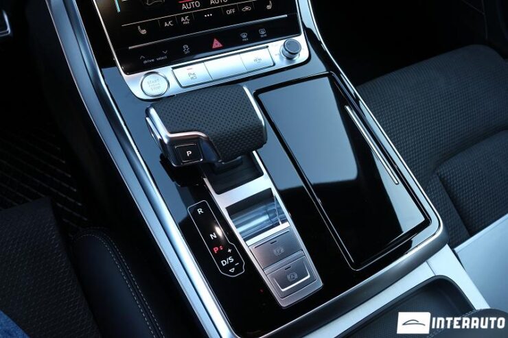 Audi Q7 42 interauto-car