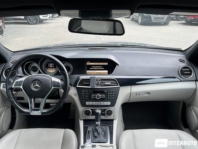 Mercedes C 250 36 interauto-car