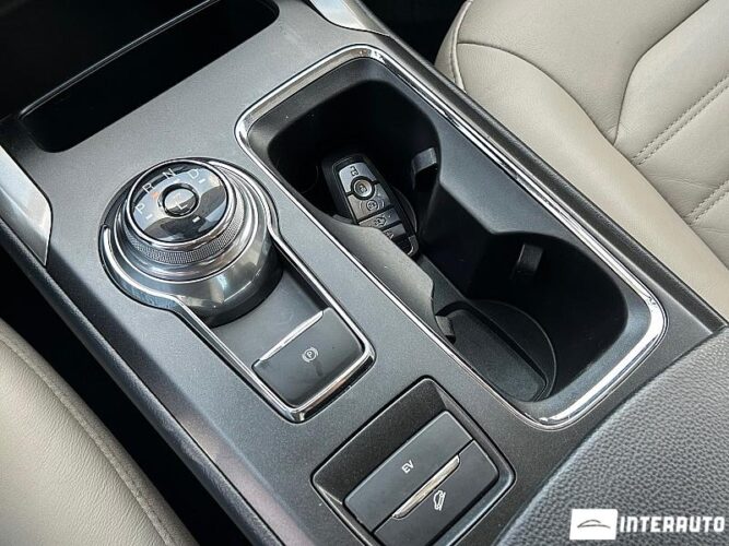 Ford Fusion 42 interauto-car