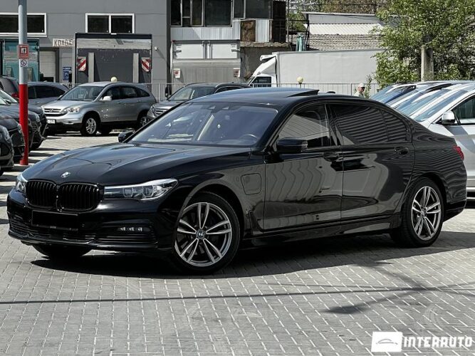 BMW 740e 36 interauto-car