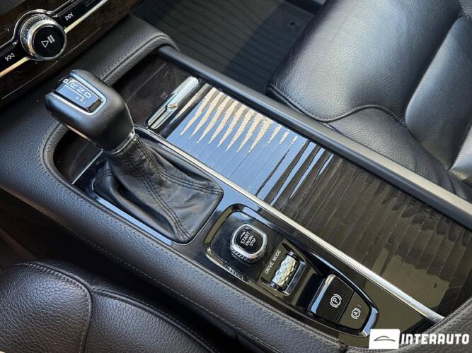 Volvo XC 90 51 interauto-car