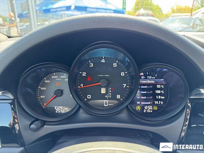 Porsche Macan 51 interauto-car