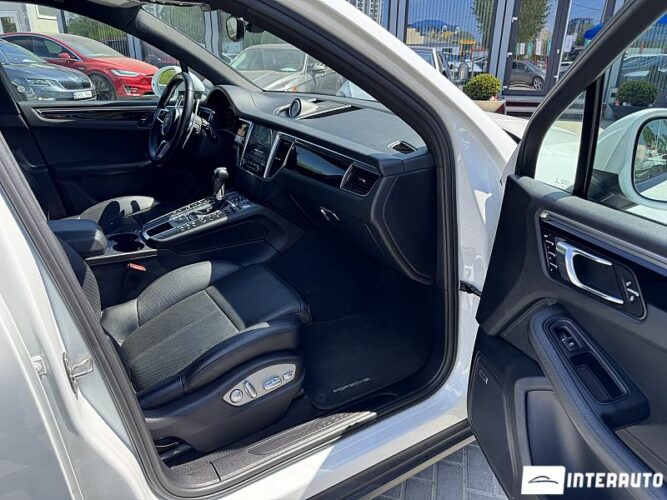Porsche Macan 55 interauto-car