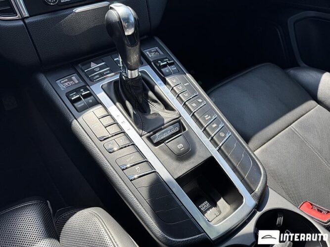 Porsche Macan 53 interauto-car