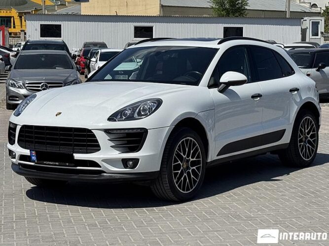 Porsche Macan 38 interauto-car