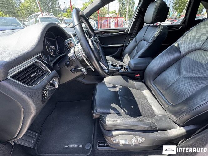Porsche Macan 46 interauto-car