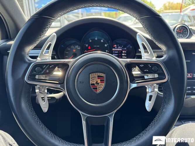 Porsche Macan 50 interauto-car