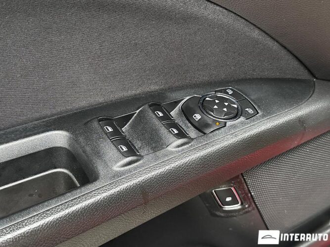 Ford Fusion 42 interauto-car