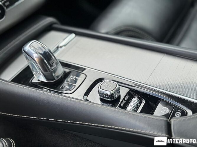 Volvo XC 90 48 interauto-car