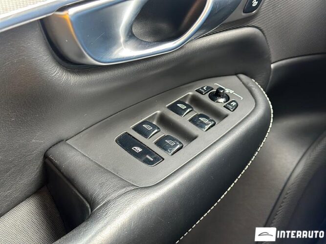 Volvo XC 90 42 interauto-car