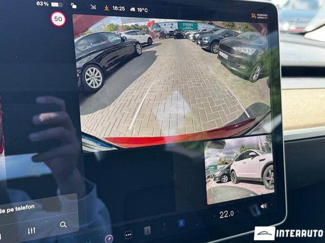 Tesla Model 3 33 interauto-car