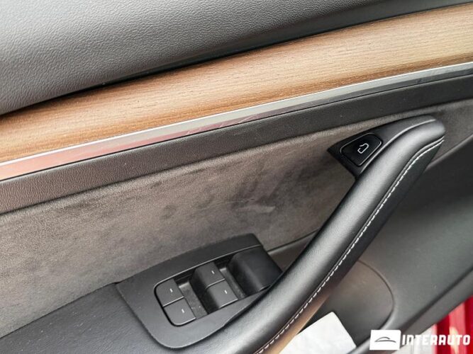 Tesla Model 3 35 interauto-car