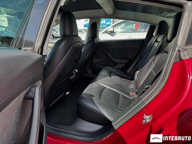 Tesla Model 3 38 interauto-car