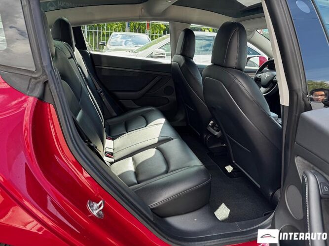 Tesla Model 3 37 interauto-car