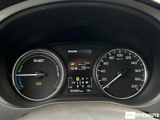 Mitsubishi Outlander 43 interauto-car