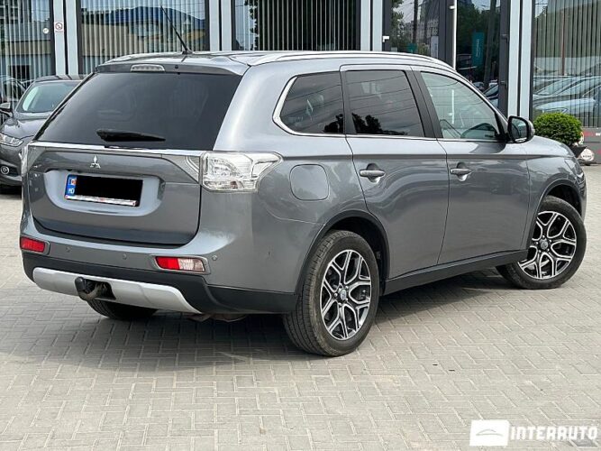 Mitsubishi Outlander 35 interauto-car