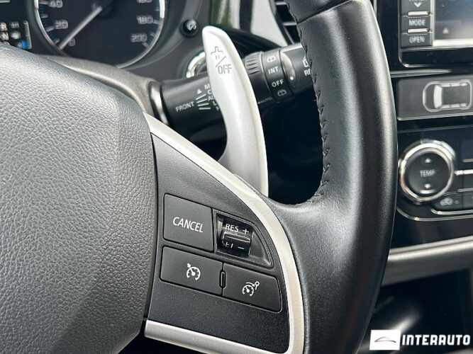 Mitsubishi Outlander 42 interauto-car