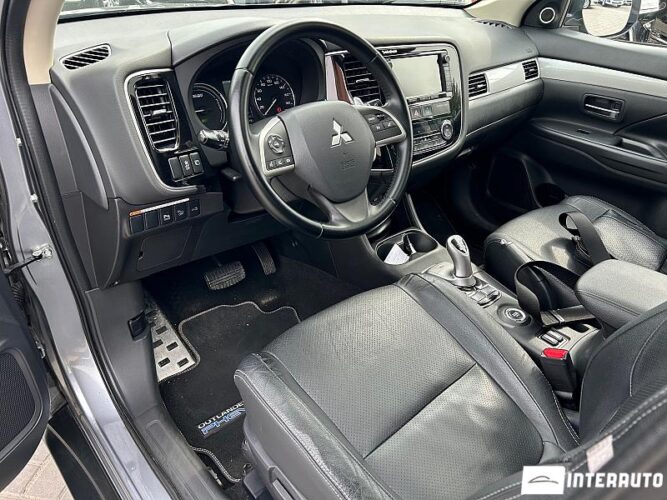 Mitsubishi Outlander 37 interauto-car