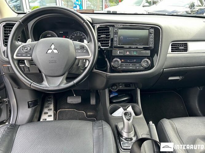 Mitsubishi Outlander 40 interauto-car