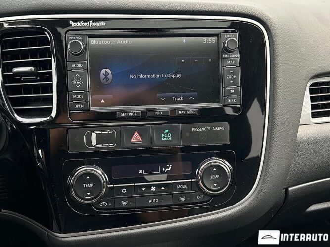 Mitsubishi Outlander 44 interauto-car